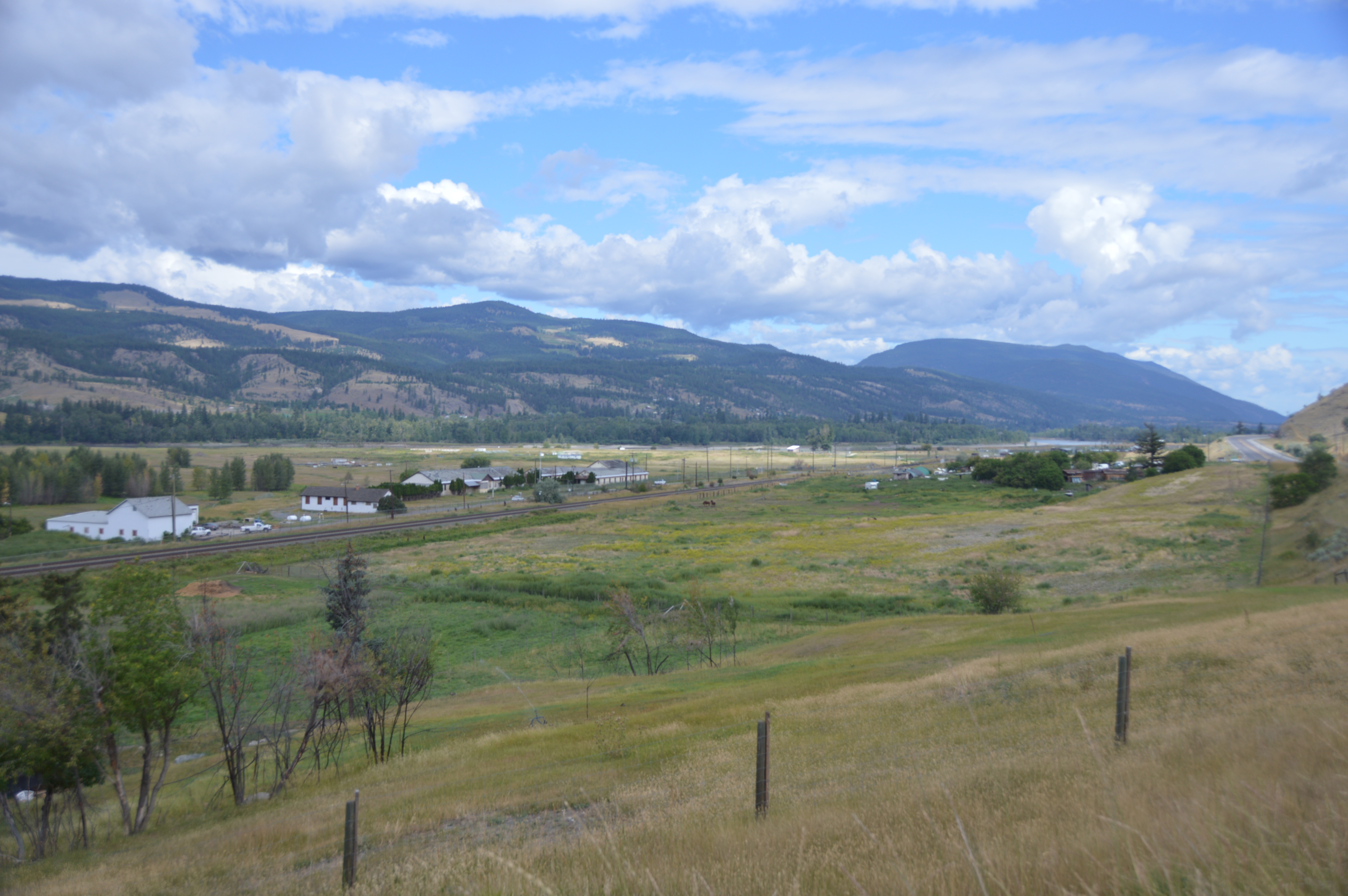 5225 YELLOWHEAD HWY.jpg
